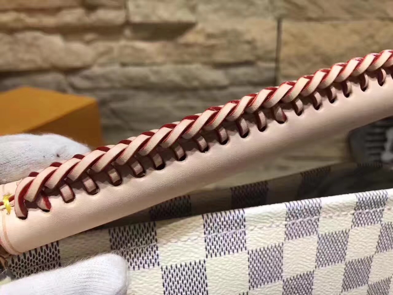 LV ARTSY MM BAG M40249