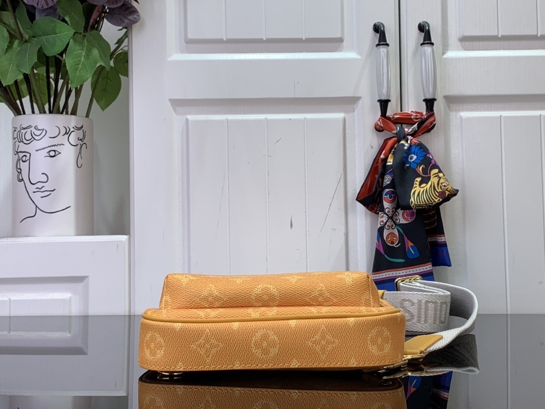 LV Avenue Sling Bag m12869 