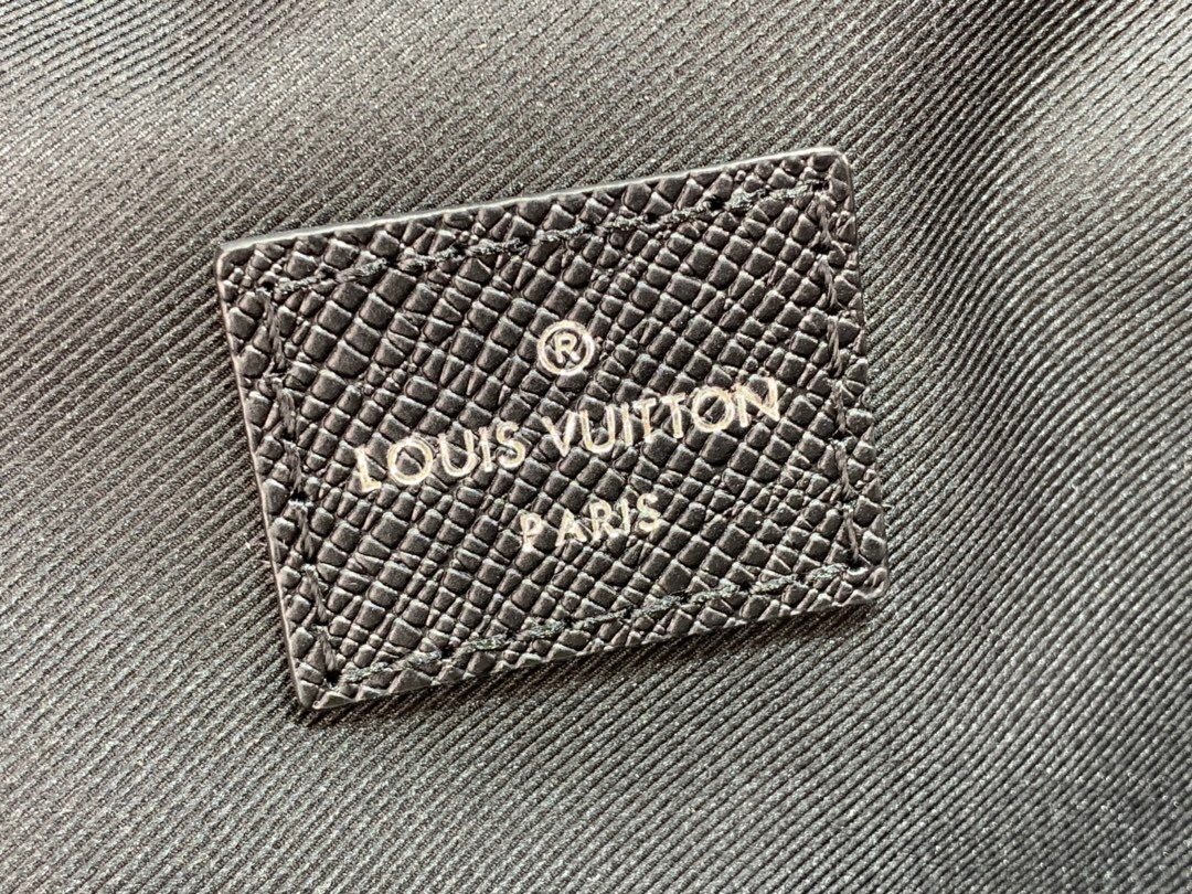LV AVENUE SLING BAG M30443