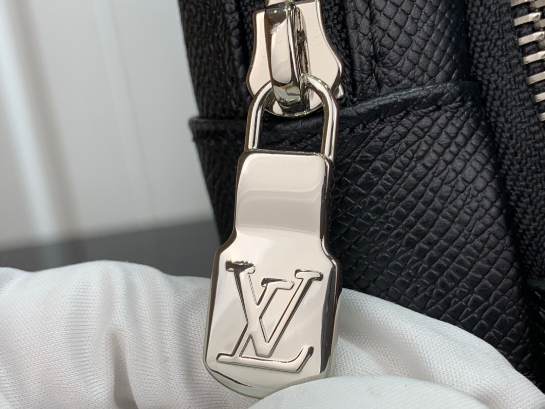 LV AVENUE SLING BAG M30443