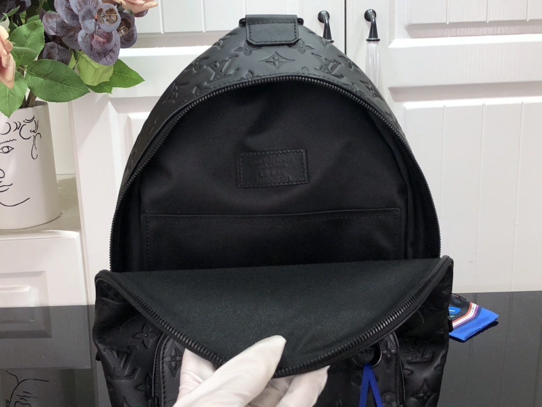 LV Avenue Sling Bag m46107