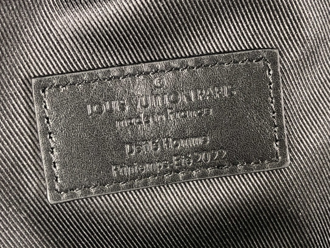 LV Avenue Sling Bag m46107