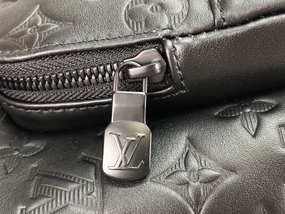 LV Avenue Sling Bag m46107