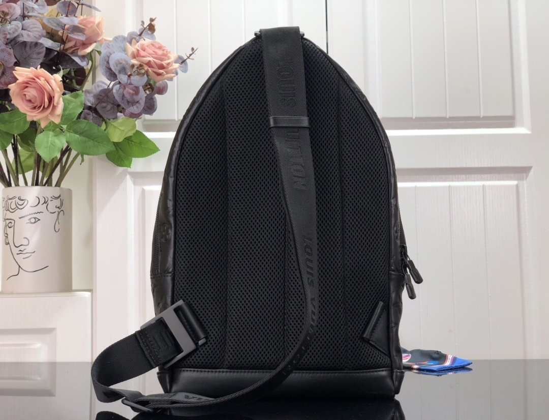 LV Avenue Sling Bag m46107