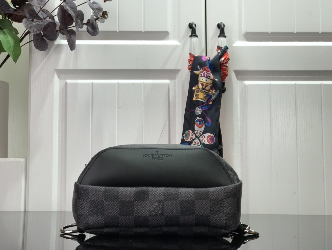 LV AVENUE SLING BAG N40403