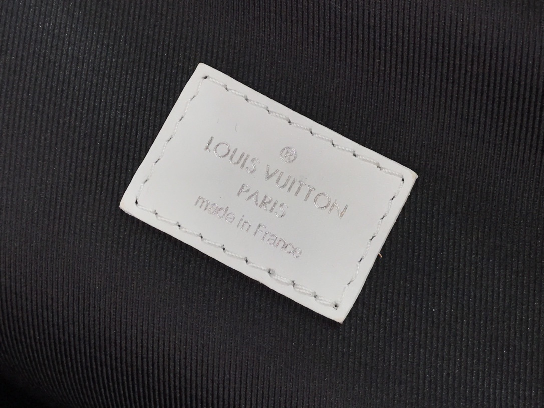 LV AVENUE SLING BAG N40403