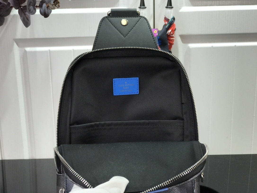 LV AVENUE SLING BAG N40403