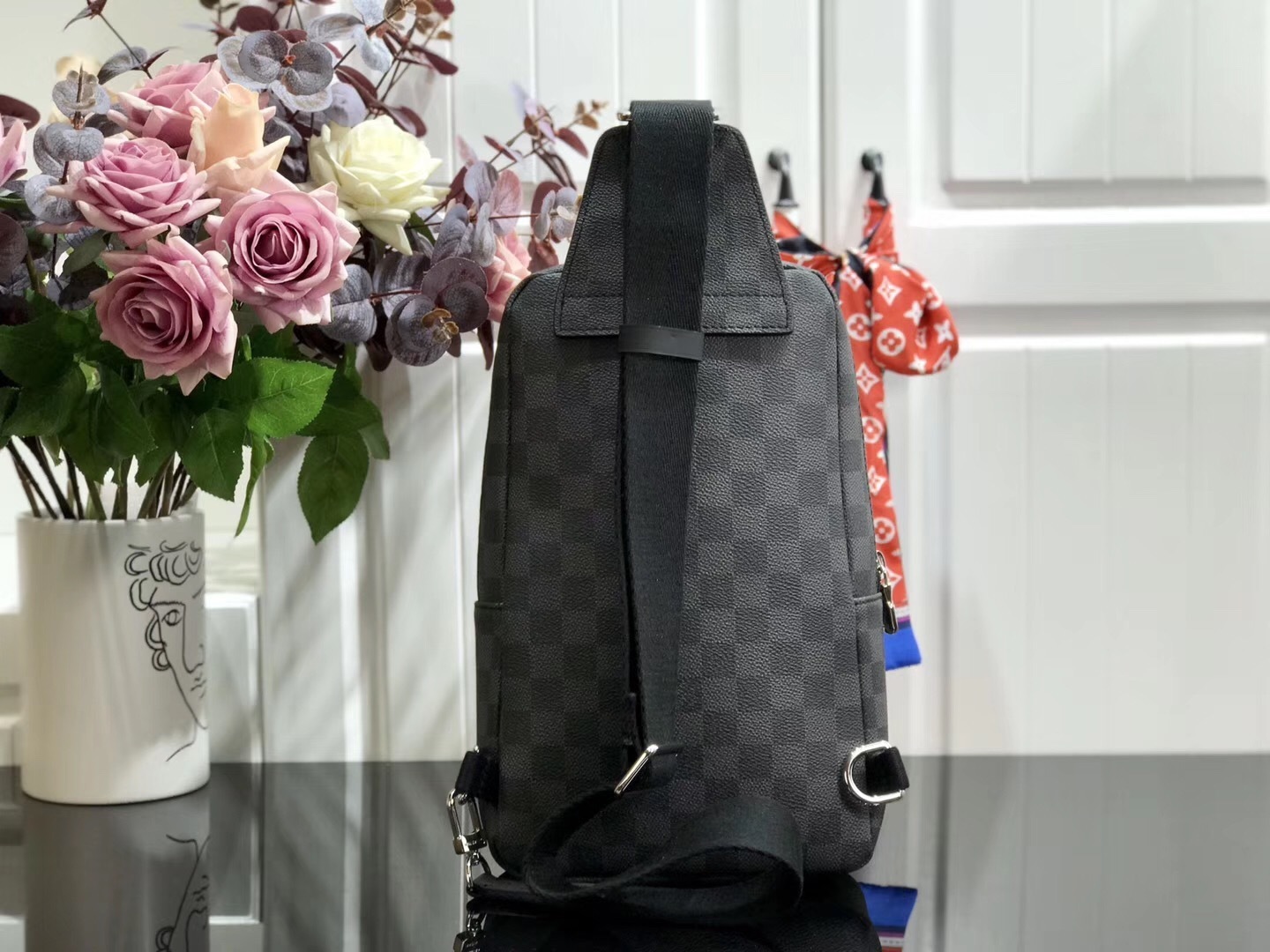 LV AVENUE SLING BAG N41719DT