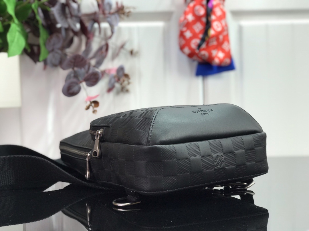 LV AVENUE SLING BAG N41720