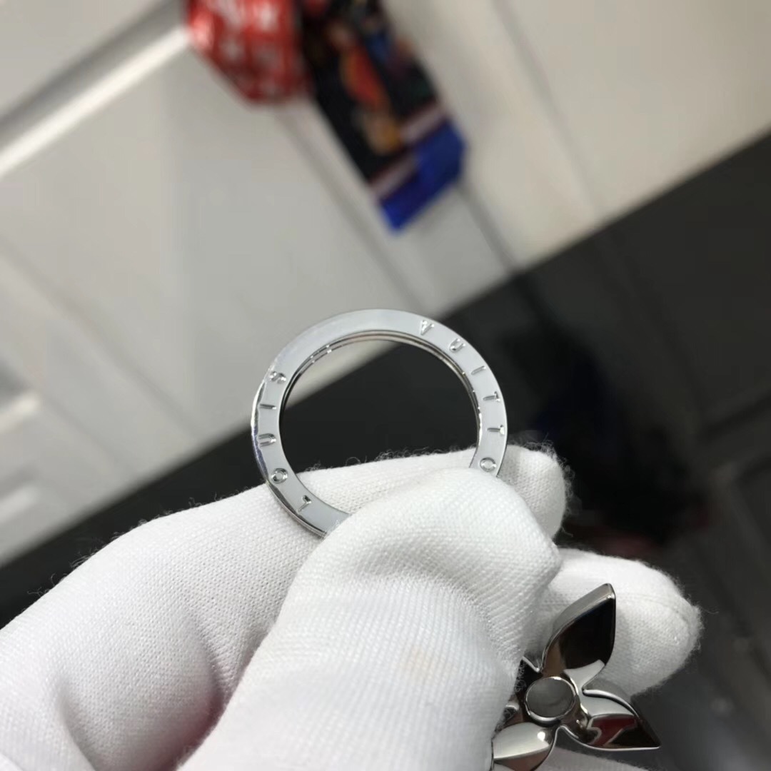 LV BAG CHARM AND KEY HOLDER M67286