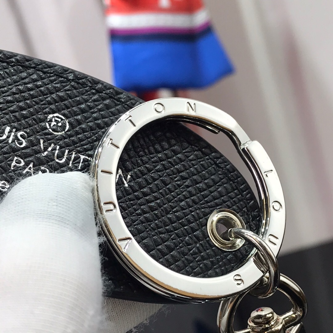 LV BAG CHARM AND KEY HOLDER M68669