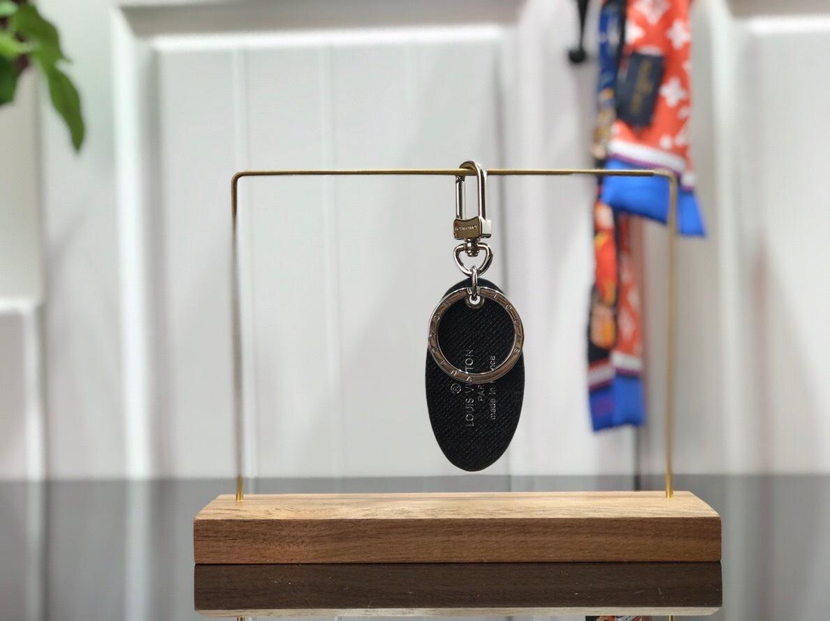 LV BAG CHARM AND KEY HOLDER M68669