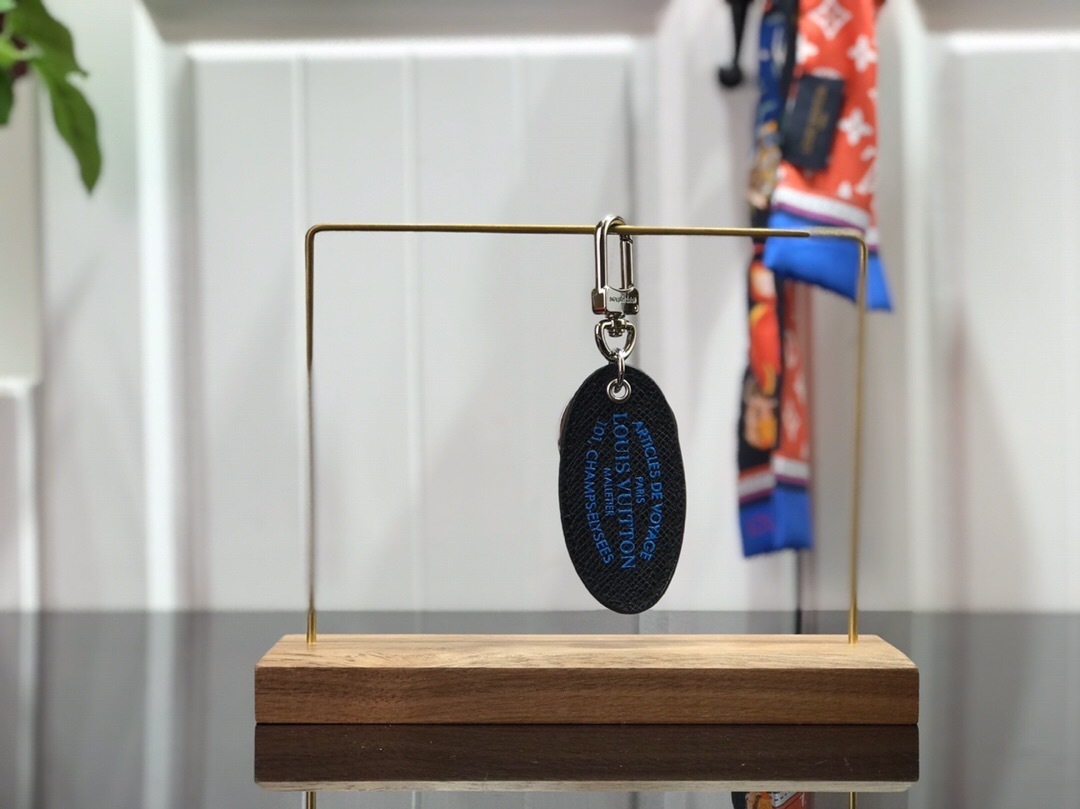 LV BAG CHARM AND KEY HOLDER M68669