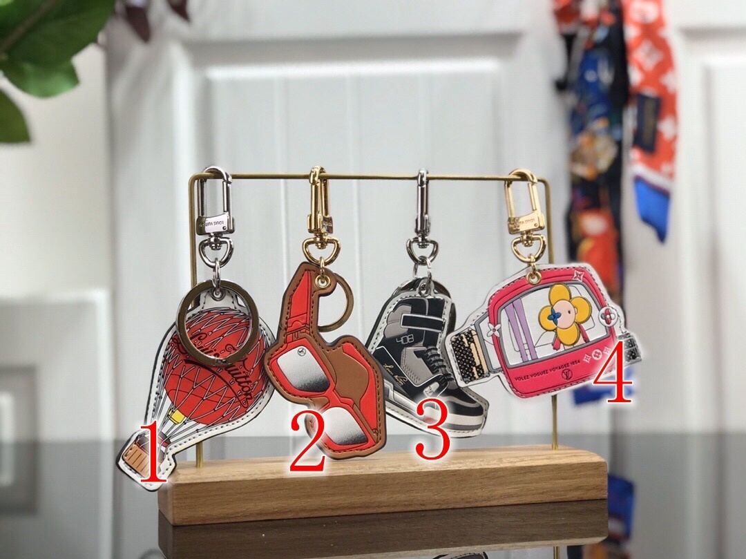 LV BAG CHARM AND KEY HOLDER M68865