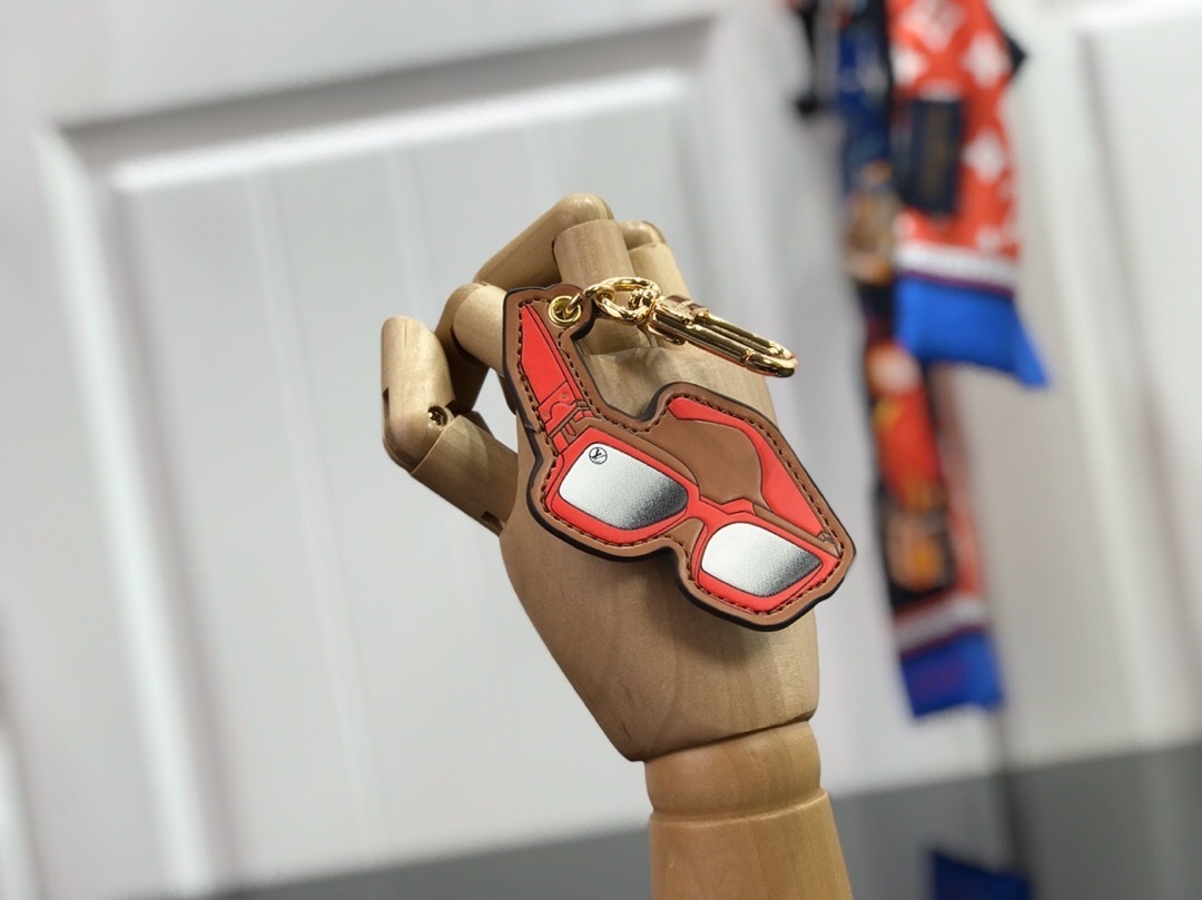 LV BAG CHARM AND KEY HOLDER M68865