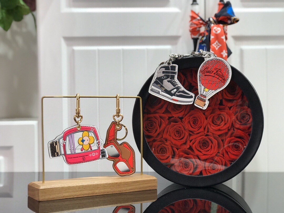 LV BAG CHARM AND KEY HOLDER M68865