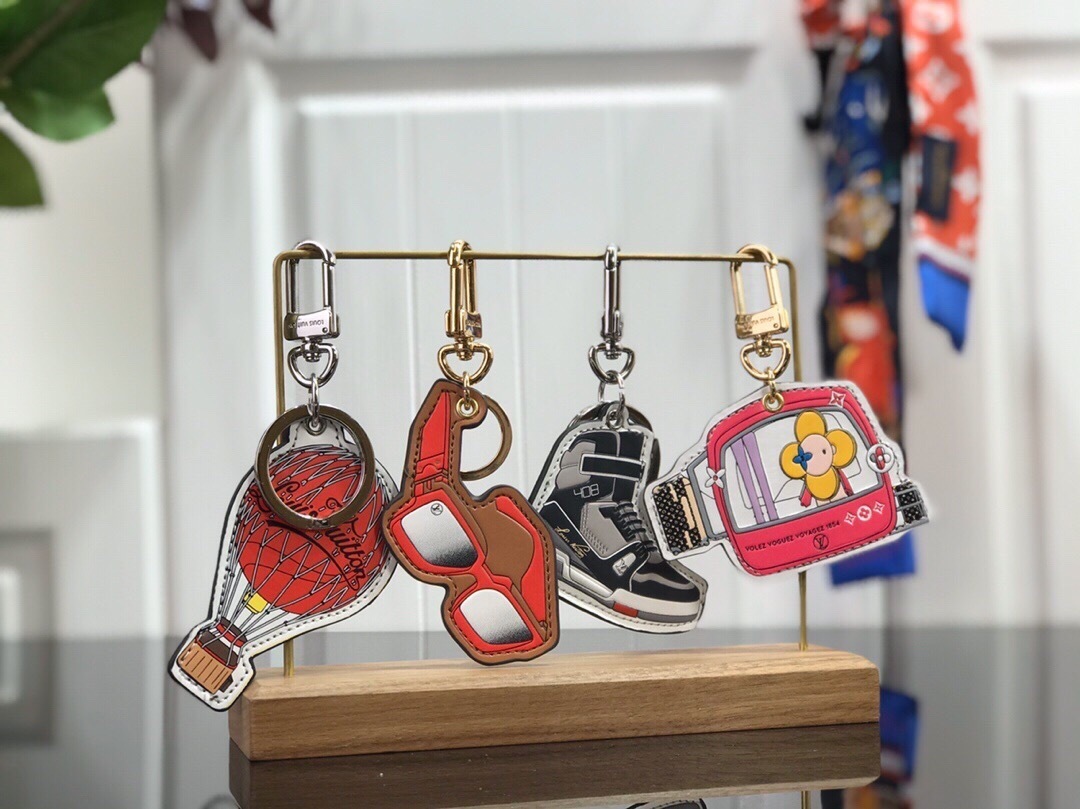 LV BAG CHARM AND KEY HOLDER M68865