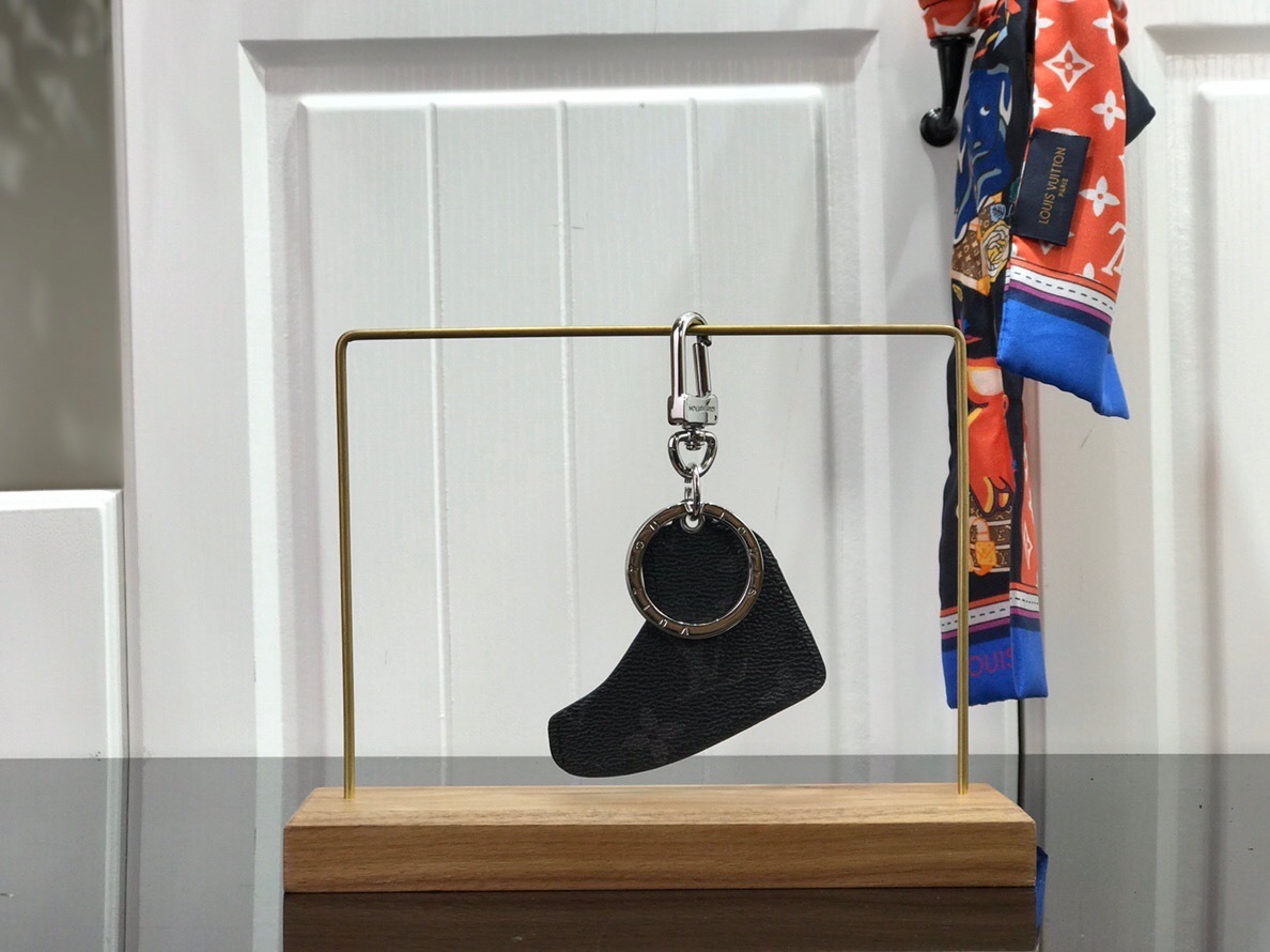 LV BAG CHARM AND KEY HOLDER M68865