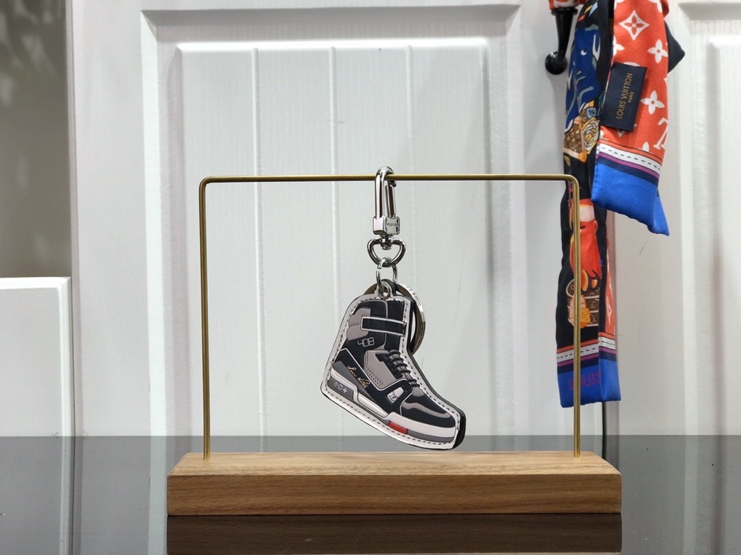 LV BAG CHARM AND KEY HOLDER M68865