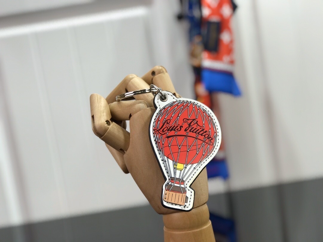 LV BAG CHARM AND KEY HOLDER M68865