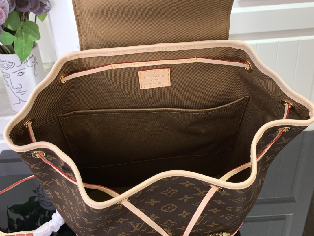 LV Bakcpack m11197 