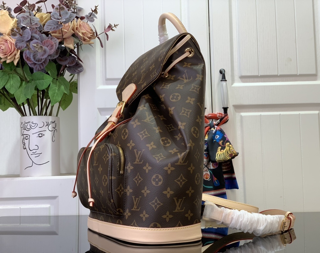 LV Bakcpack m11197 