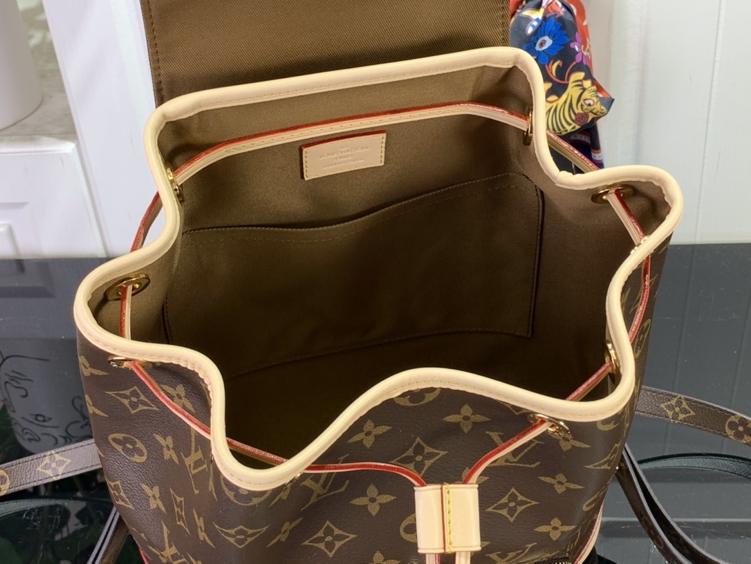 LV Bakcpack M11198