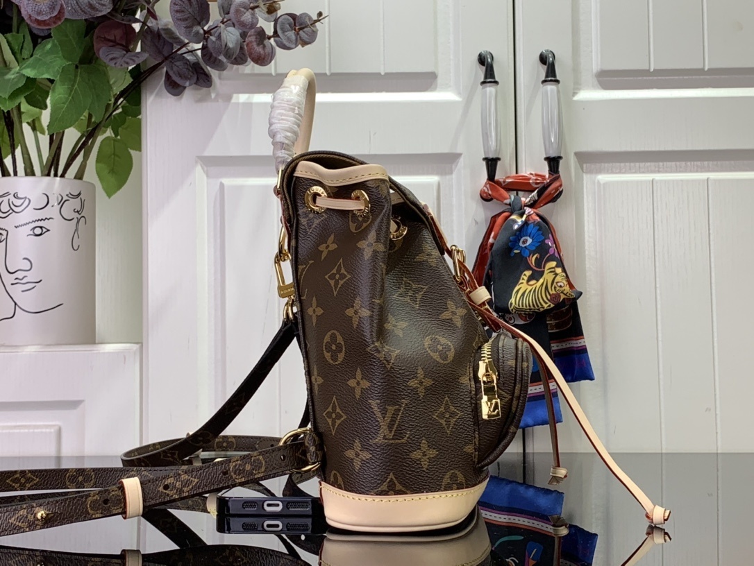LV Bakcpack m11199 