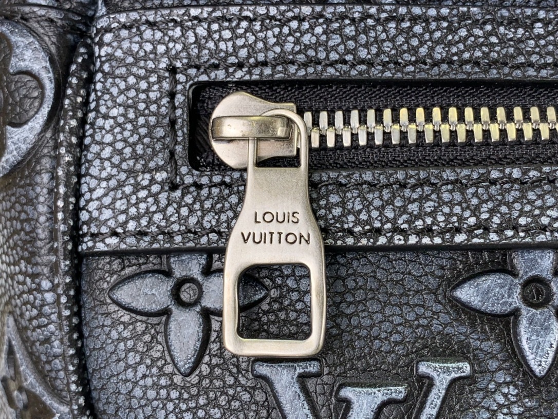 LV Bakcpack m21359 