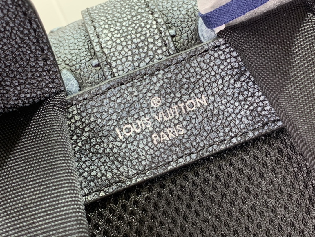 LV Bakcpack m21359 