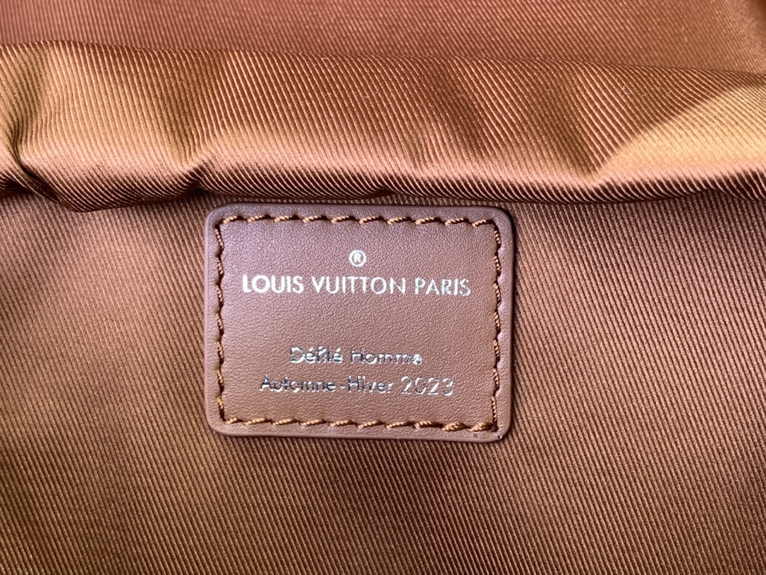 LV Bakcpack M23099