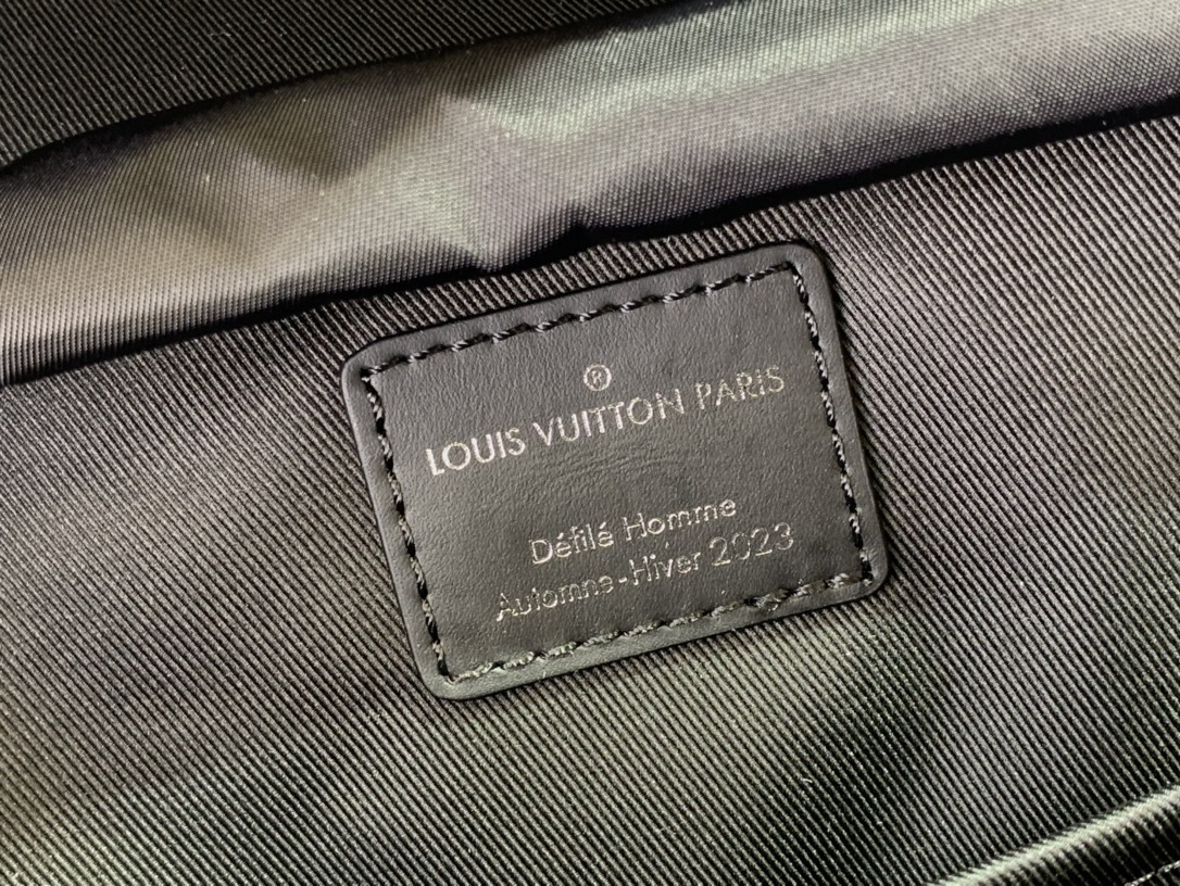 LV Bakcpack M23099