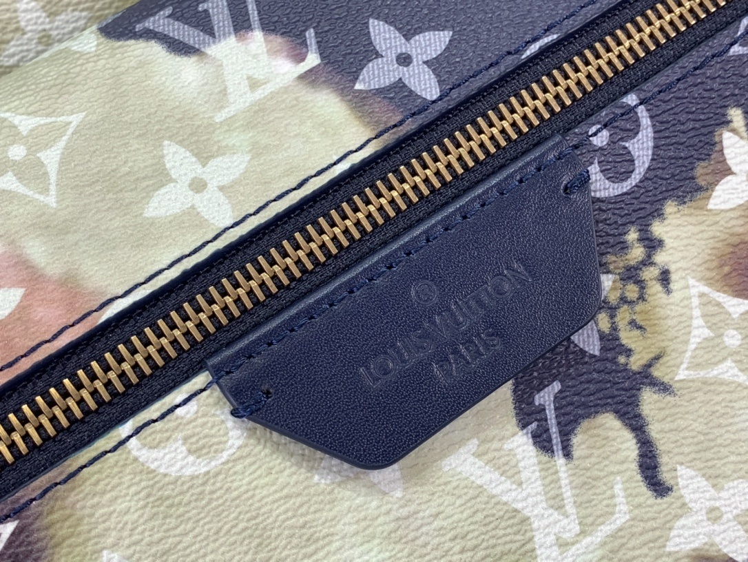 LV Bakcpack M23905