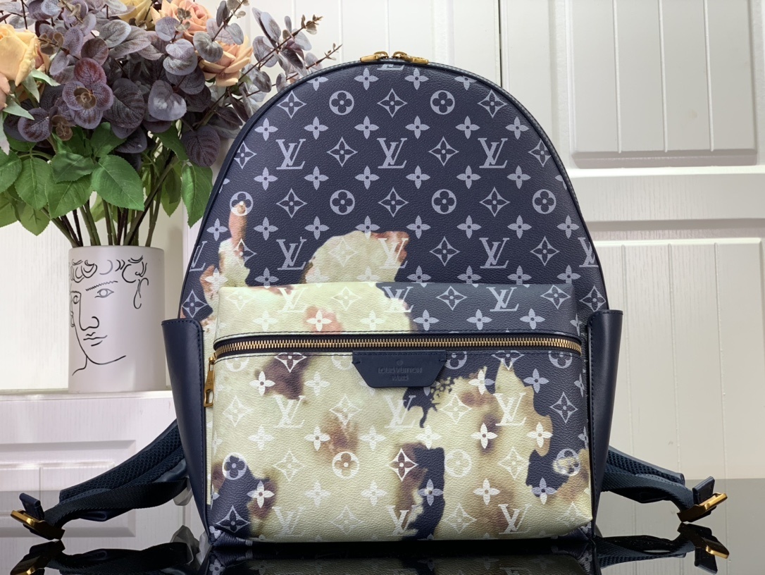 LV Bakcpack M23905