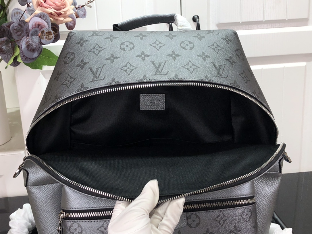 LV Bakcpack m30835