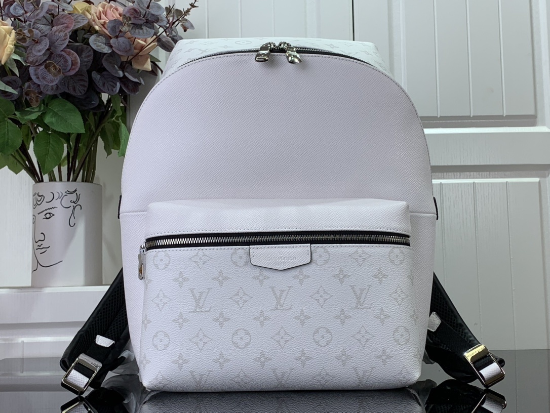 LV Bakcpack m30953 
