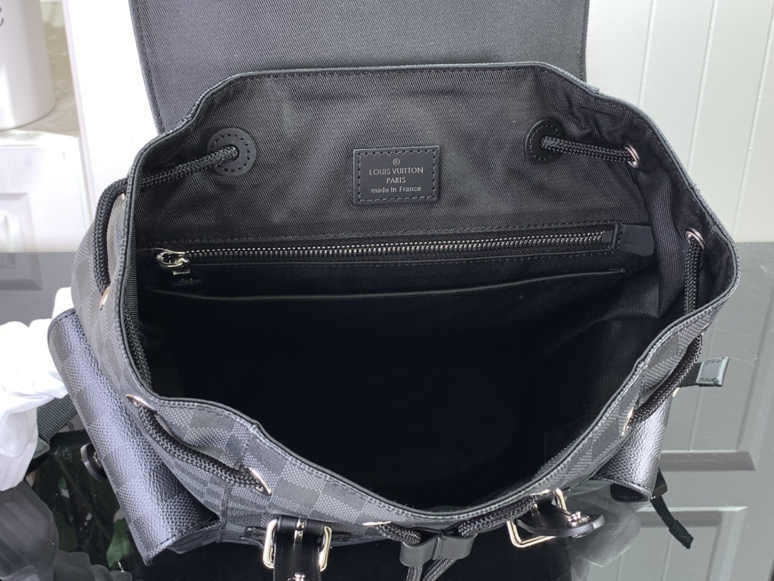 LV Bakcpack m46331