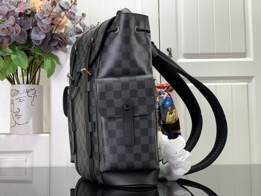 LV Bakcpack m46331