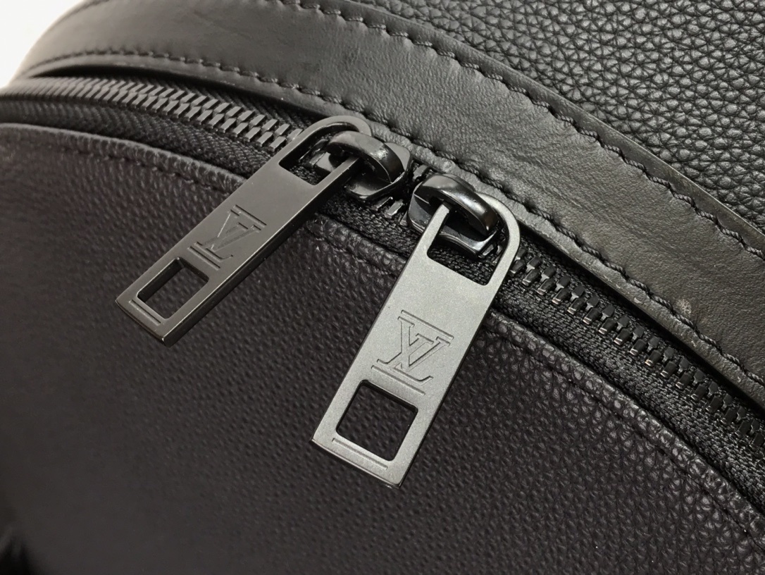 LV Bakcpack m57079 