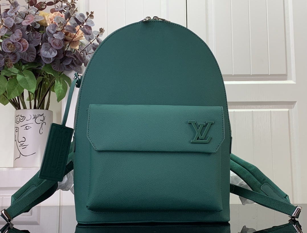 LV Bakcpack m57079 