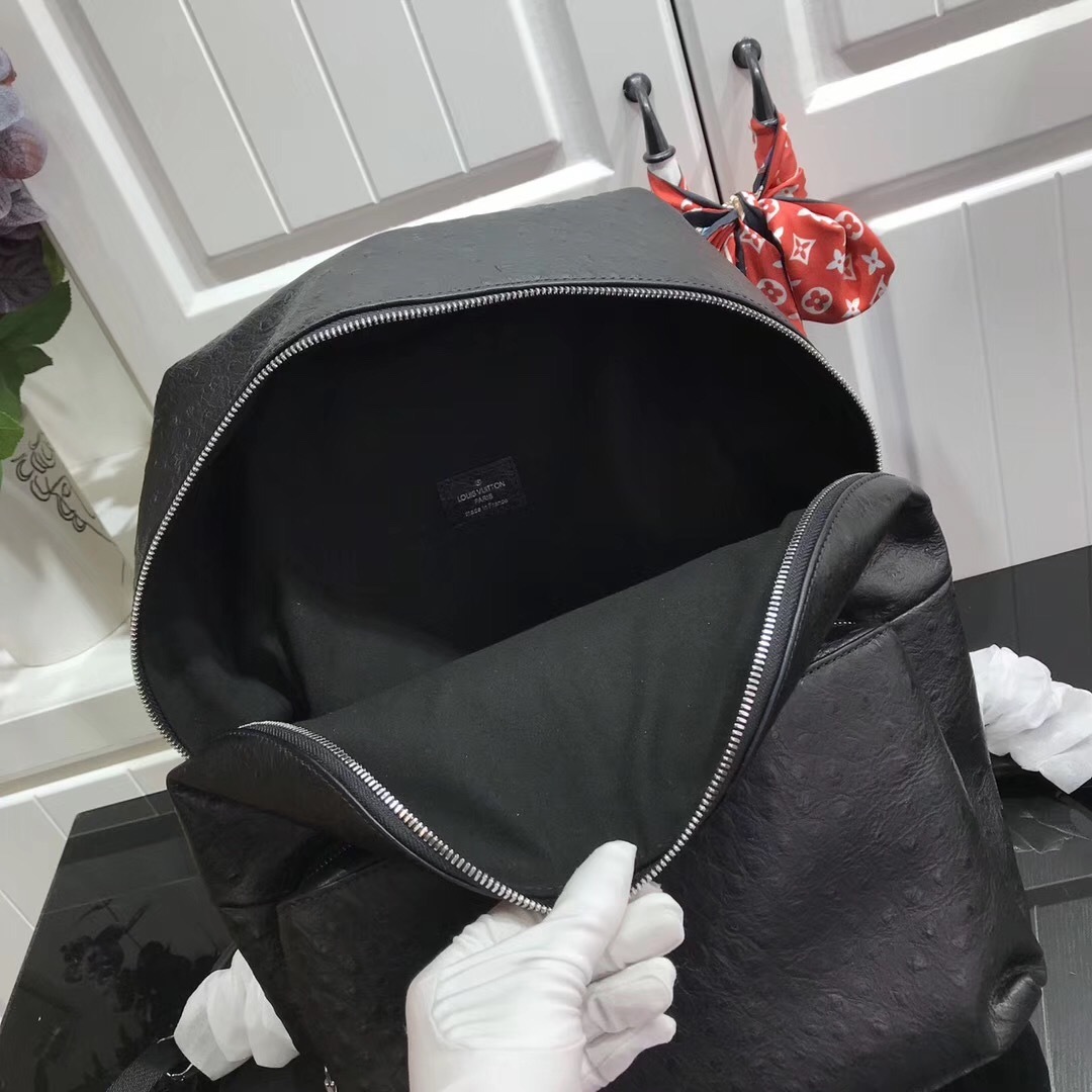 LV Bakcpack M94714TN