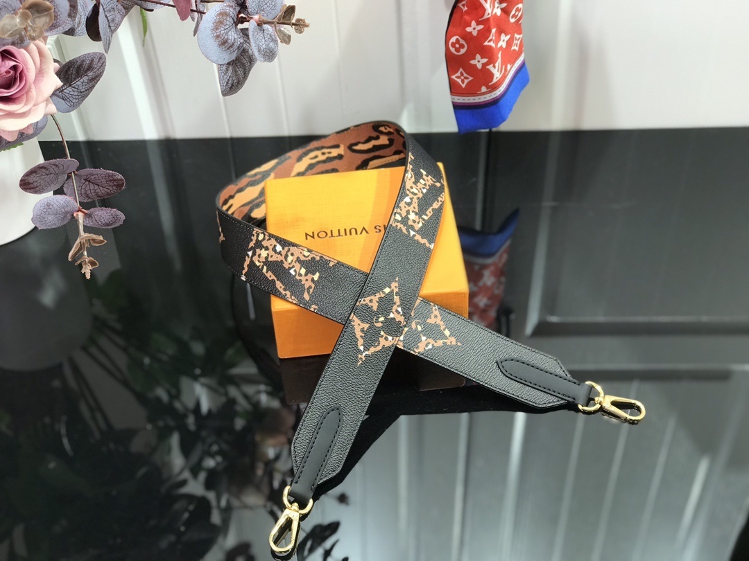 LV BANDOULIERE J02455 