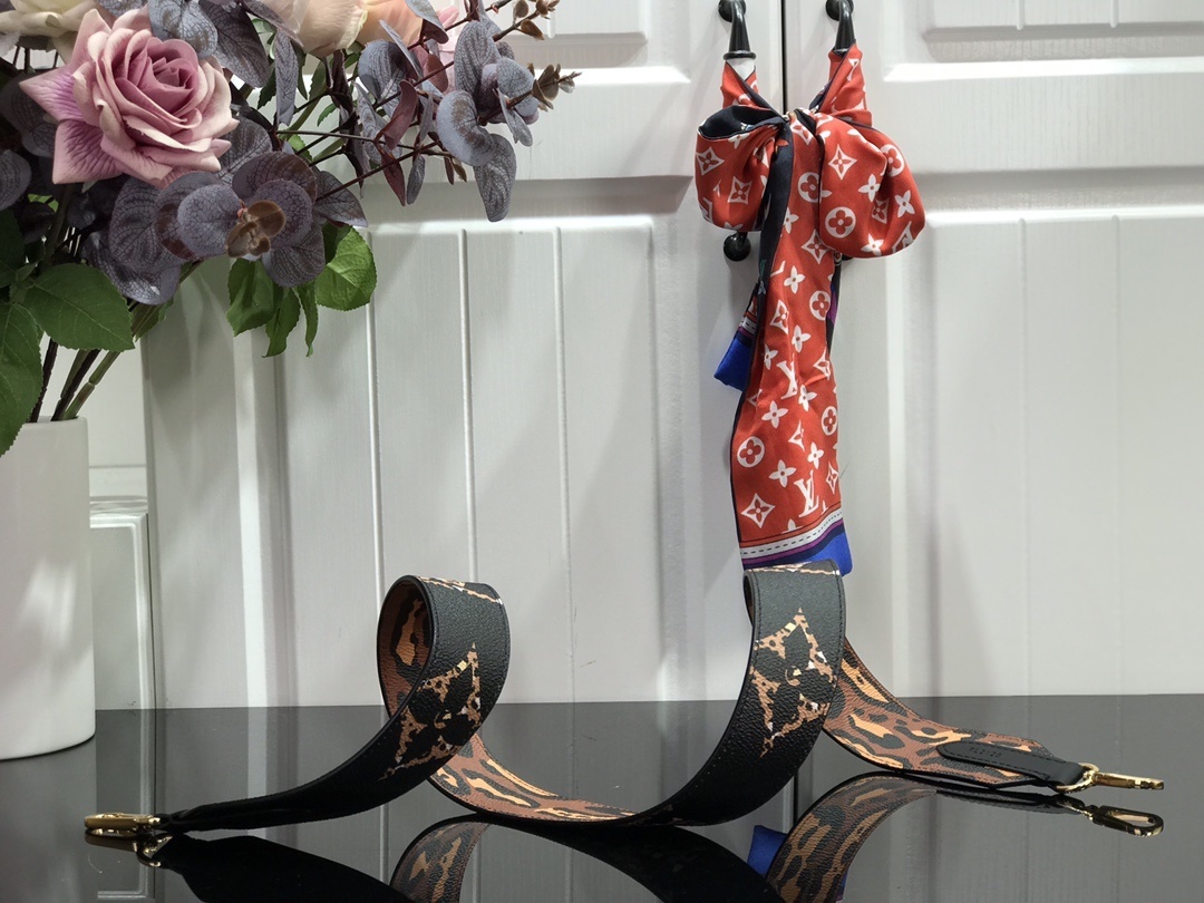 LV BANDOULIERE J02455 