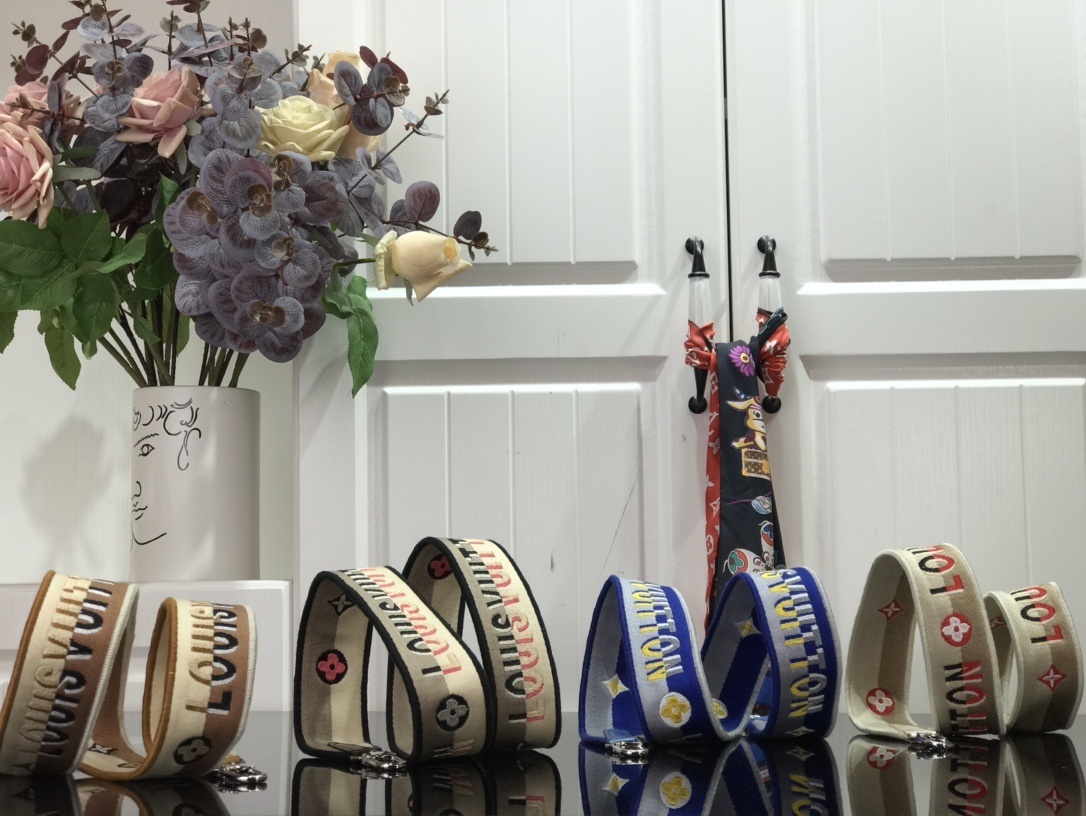 LV BANDOULIERE J02506 