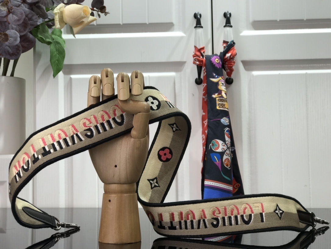 LV BANDOULIERE J02506 