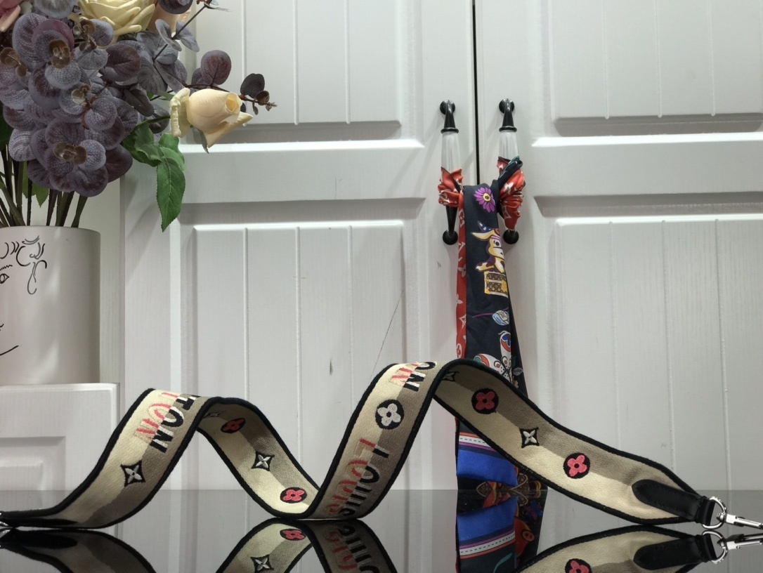 LV BANDOULIERE J02506 