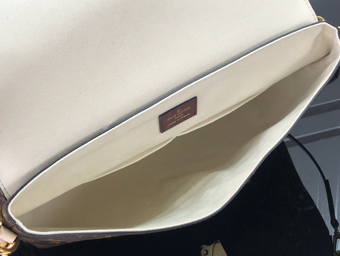 LV BEAUBOURG MM M43953