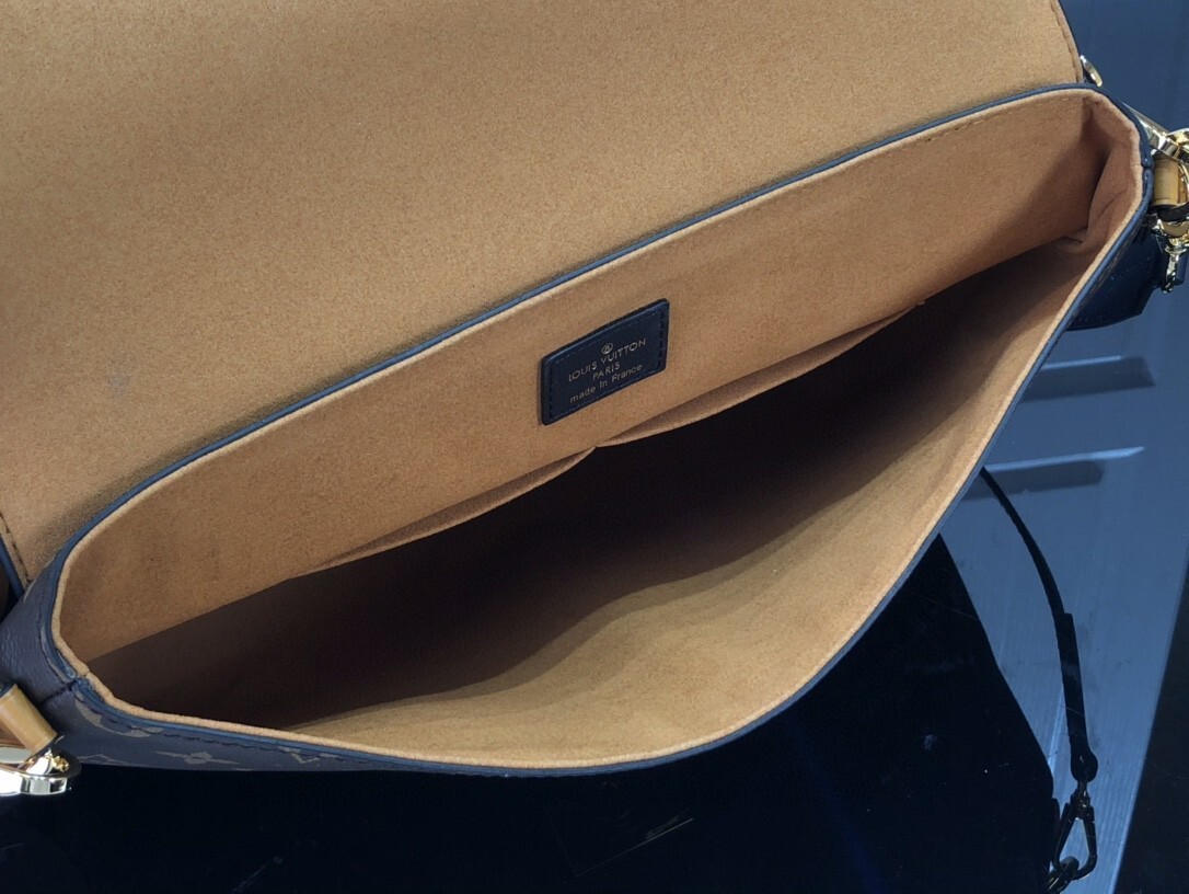 LV BEAUBOURG MM M43953