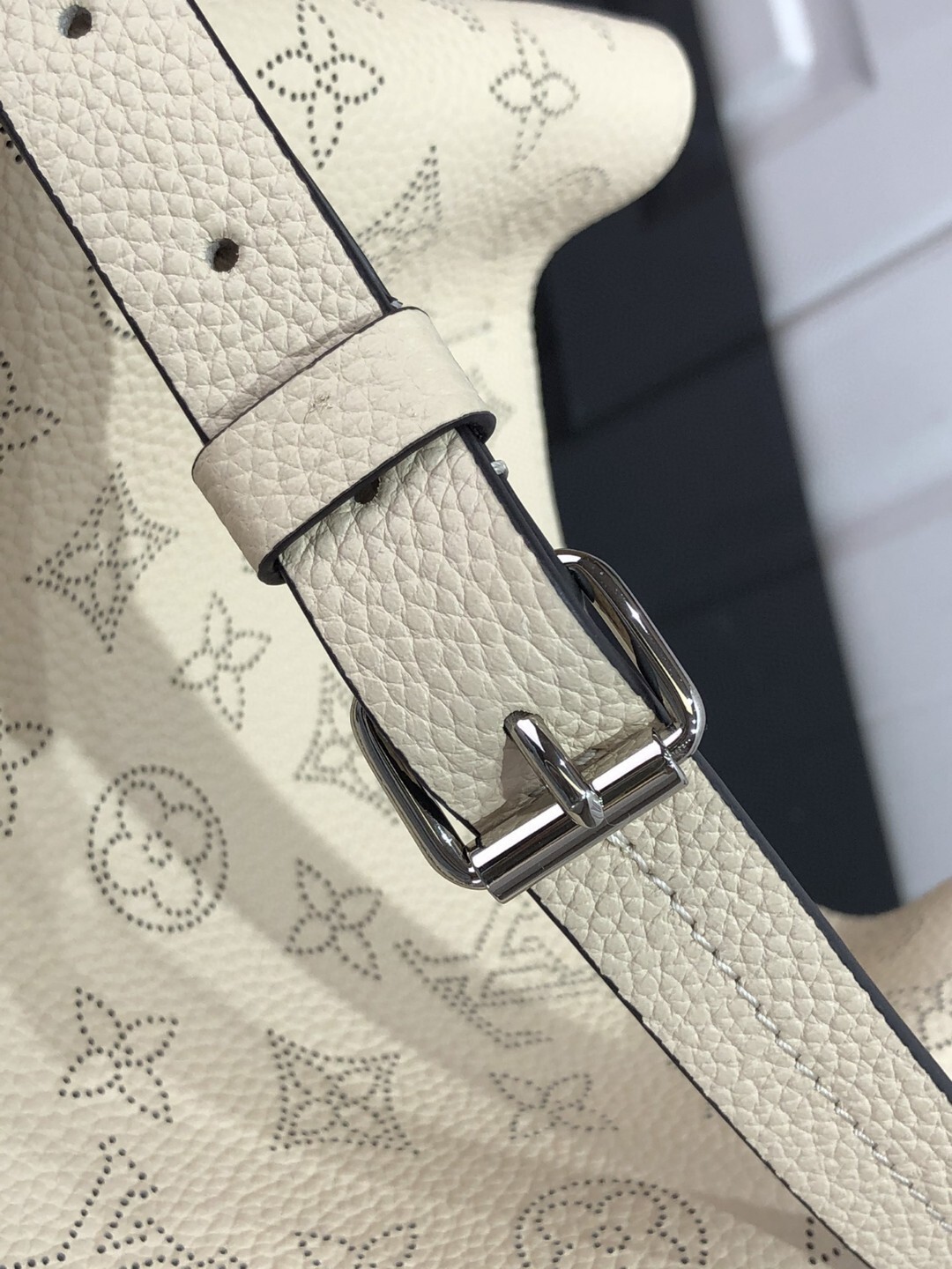 LV BELLA TOTE M59200