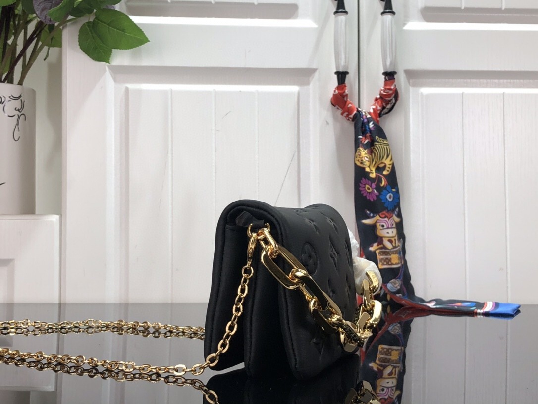 LV BELTBAG COUSSIN M81127 